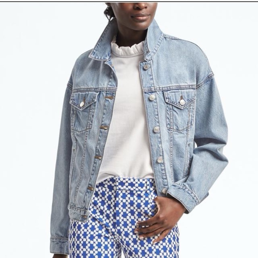 Banana Republic light wash boyfriend denim jacket size small